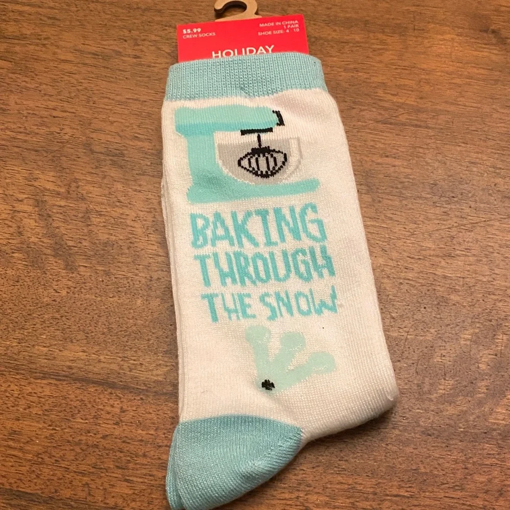 FREE Holiday Socks Baking Through the Snow